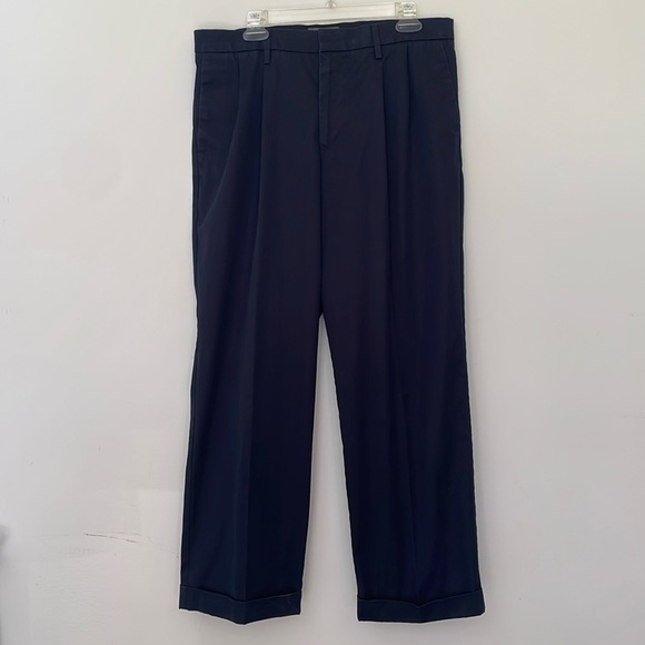 Dockers Iron Free Khaki Navy Blue Chino Pants Men 34 x 30 Pleat Cuff Classic Fit - Picture 1 of 7